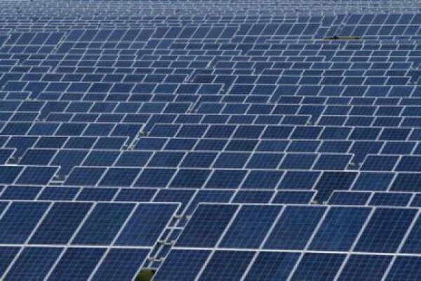 Panourile solare realizate la o fabrică din judeţul Buzău concurează cu succes produsele din vestul Europei